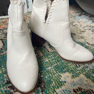 URBAN OUTFITTERS WHITE COWBOY WESTERN ANKLE BOOTS SIZE 8